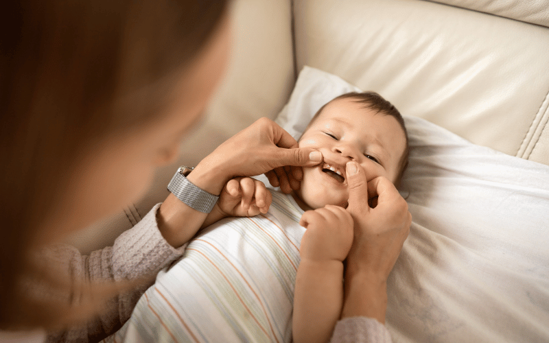Cách bảo vệ sức khỏe răng miệng cho trẻ em Các nguy cơ nếu sức khoẻ răng miệng ở trẻ không được chăm sóc